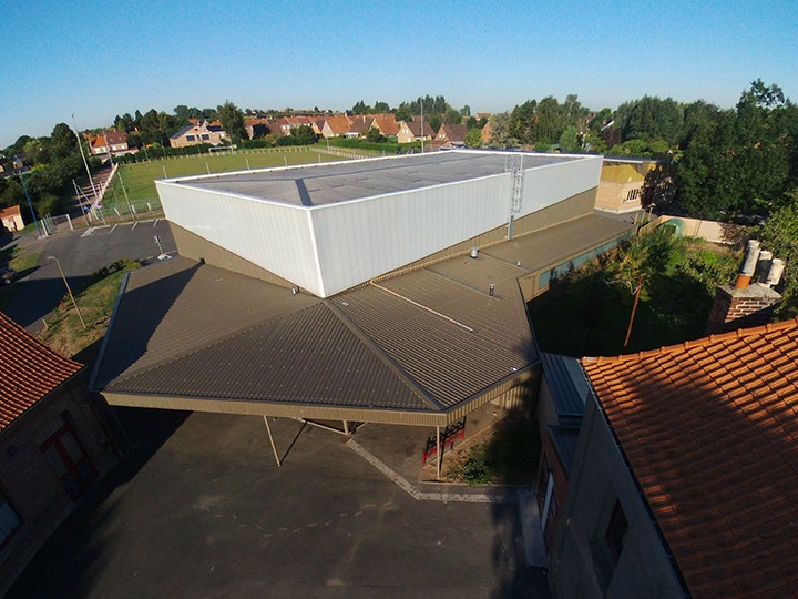 Pose de bardage en acier et polycarbonate – étanchéité membrane PVC – Nord