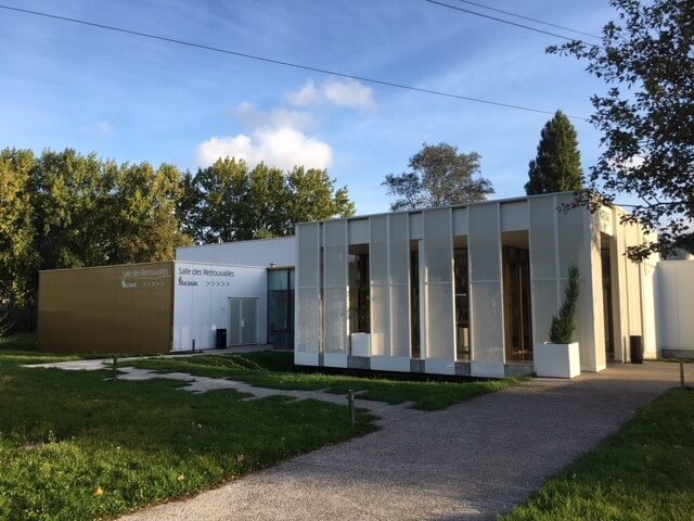 Pose de bardage – panneaux sandwich – crematorium de Dunkerque