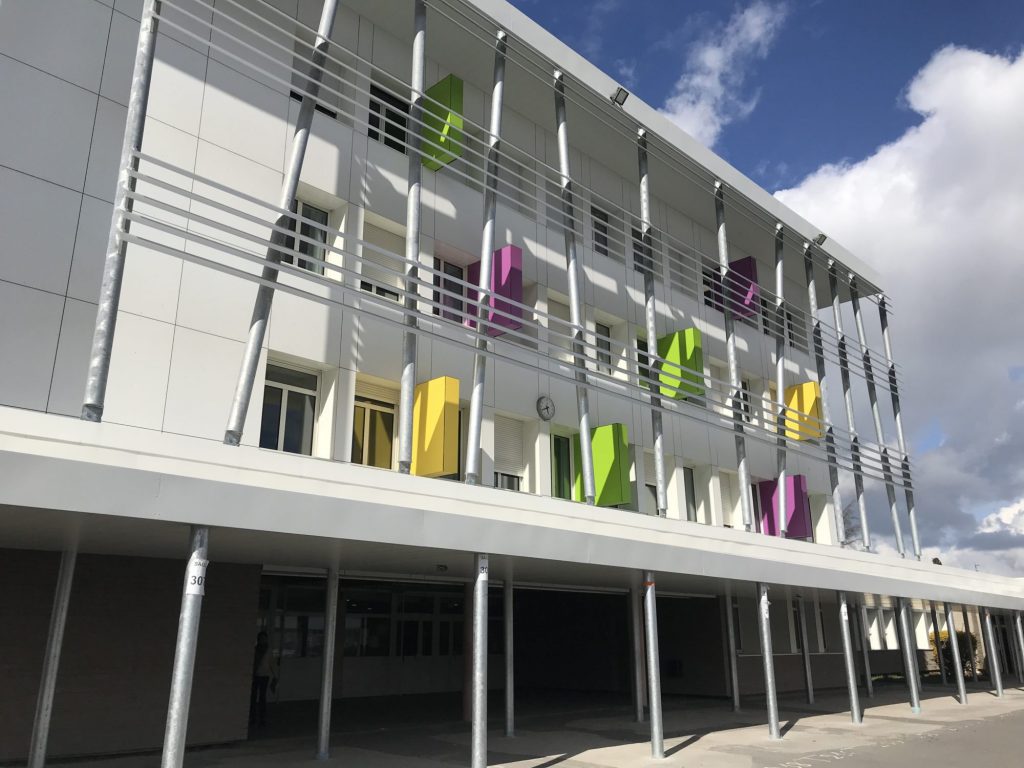 Bardage Composite et Brise Soleil Aluminium : Réhabilitation du collège MONOD à Pérenchies