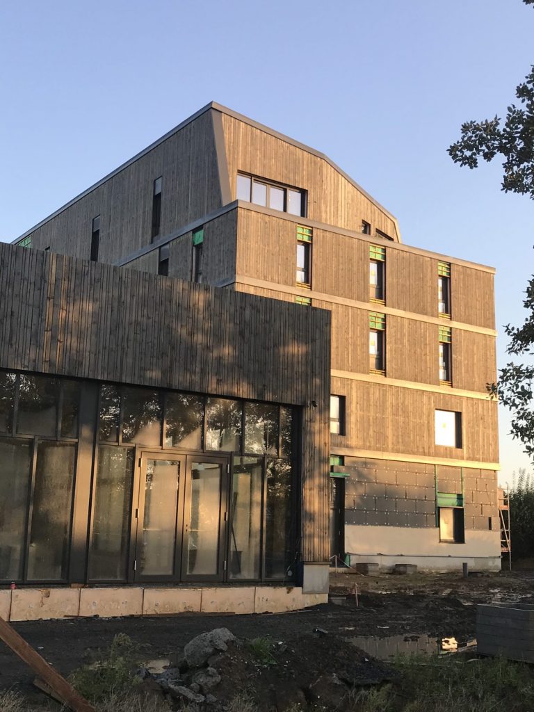 Couverture Acier – Etanchéité Bitumineuse – Bardage Bois – Constructions d&rsquo;un hôtel à Wambrechies