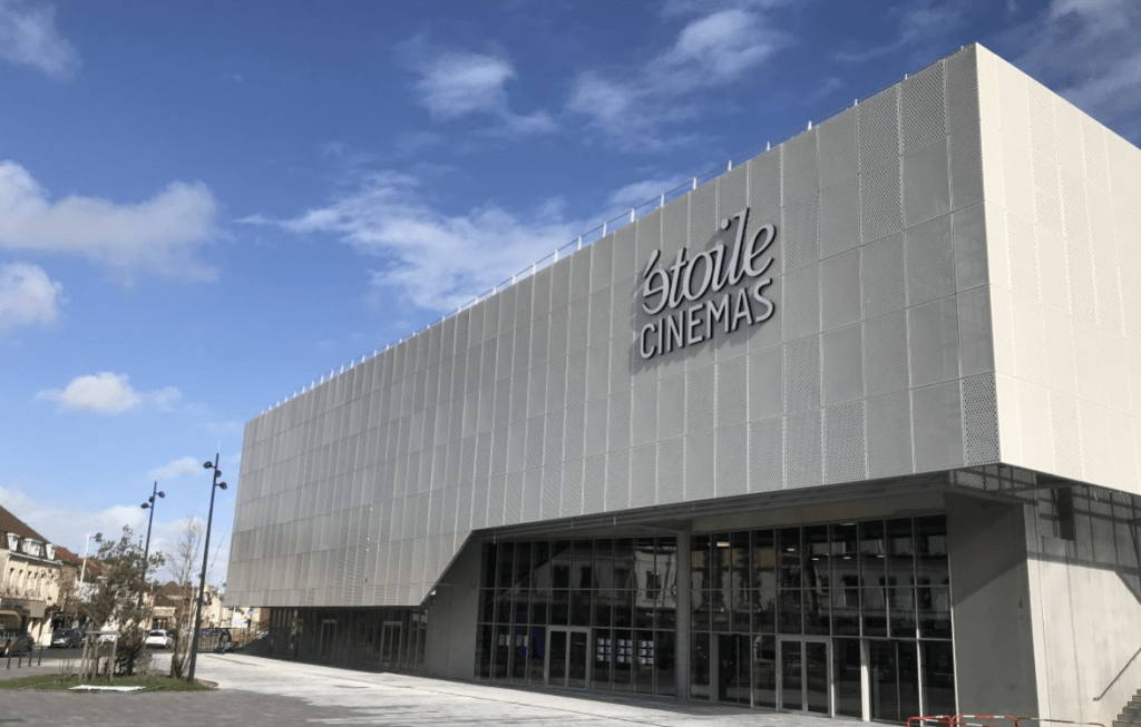 Bardage cassettes acier perforée – Étanchéité Bitumineuse – Cinéma de Béthune